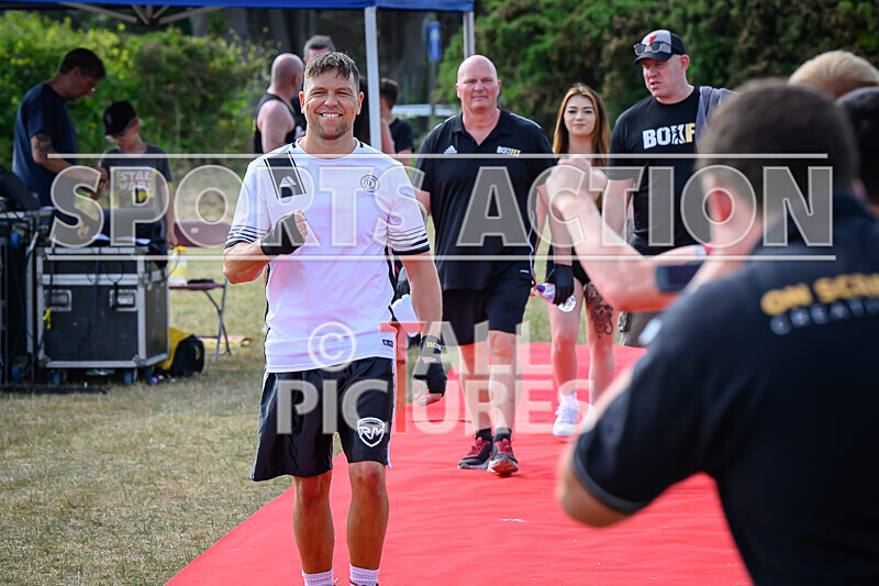 BOUT 5 - Martin the Swinger Budge v Wayne the Renegade Ogier-5 - BOUT 5 - Martin 'the Swinger' Budge v Wayne 'the Renegade' Ogier