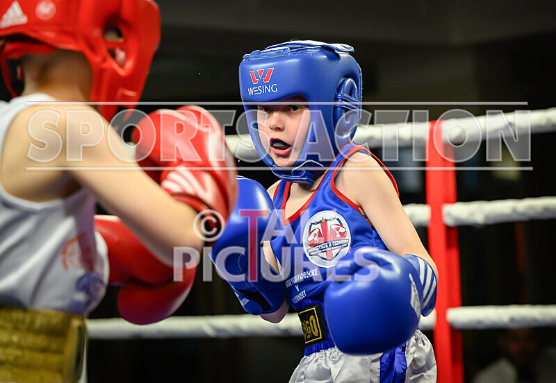 BOUT- 2 - Leon Watson v Callum Cain-3 - BOUT 2 - Leon Watson v Callum Cain