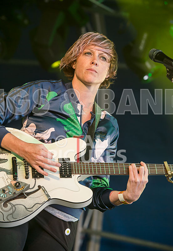 She Drew the Gun-21 - SHE DREW THE GUN