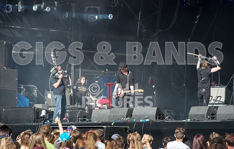 Catfish and the Bottlemen-13 - CATFISH AND THE BOTTLEMEN