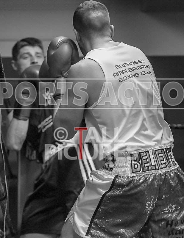 Bout - 9_Jimmy Lesbirel v Michael Wilcox-18 - Bout - 9_Jimmy Lesbirel v Michael Wilcox