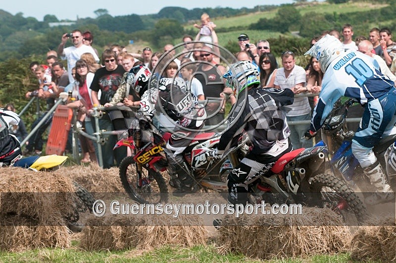 Hogwash_09-31 - HOGWASH 2009 - SCENE