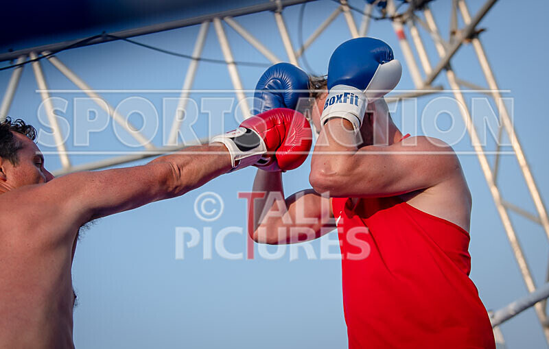 BOUT 11 - Rolo -9 and a Half Digits De Saumarez v Darren -the Executio - BOUT 11 - Rollo '9 and a Half Digits' De Saumarez v Darren 'the Executioner' Etasse