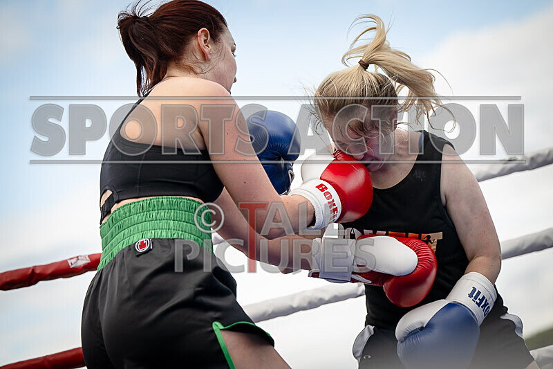 BOUT 9- Lauren Thunder Damage Hallett v Dee the Machine Marsden-8 - BOUT 9- Lauren 'Thunder Damage' Hallett v Dee 'the Machine' Marsden