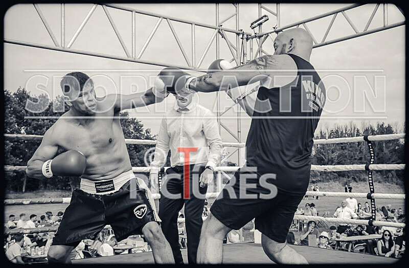 BOUT 5 - Martin the Swinger Budge v Wayne the Renegade Ogier-38 - BOUT 5 - Martin 'the Swinger' Budge v Wayne 'the Renegade' Ogier