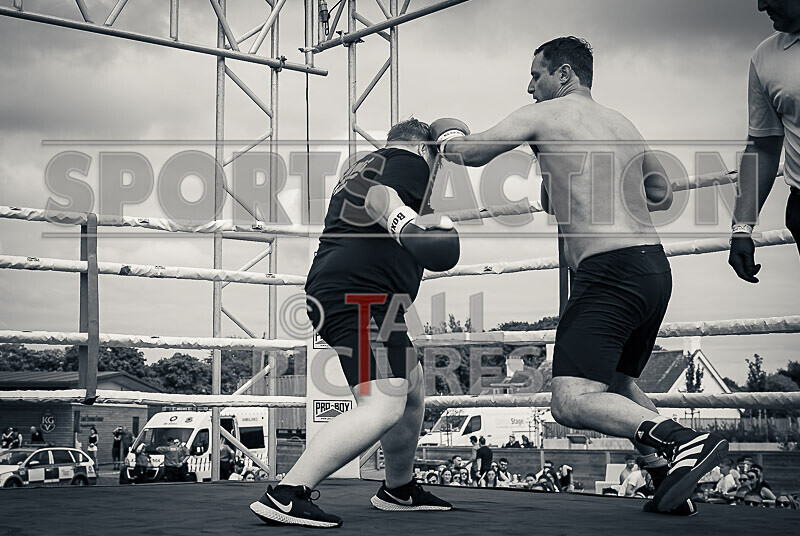 BOUT 4- Rollo 9 and a Half Digits v Tony Foxey Fox-18 - BOUT 4- Rollo '9 and a Half Digits' v Tony 'Foxey' Fox
