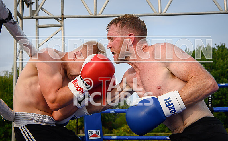 BOUT 8 - Mark Butterwork v Marvelous Modris Kononovs-7 - BOUT 8 - Mark Butterwork v 'Marvelous' Modris Kononovs