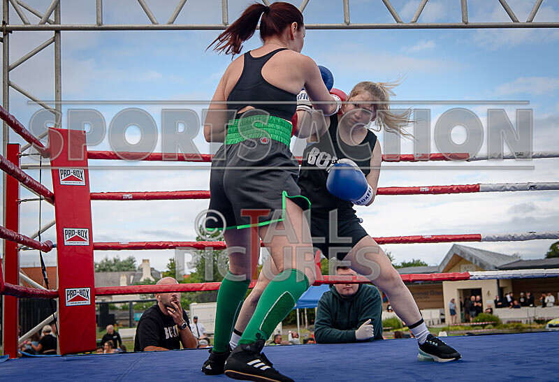 BOUT 9- Lauren Thunder Damage Hallett v Dee the Machine Marsden-10 - BOUT 9- Lauren 'Thunder Damage' Hallett v Dee 'the Machine' Marsden