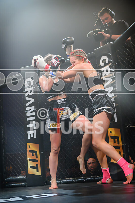 BOUT- 9 - Laura Douglas v Georgia Blumsom-74 - BOUT 9 - Laura Douglas v Georgia Blumsom