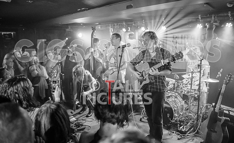 Buffalo Huddleston-100 - BUFFALO HUDDLESTON