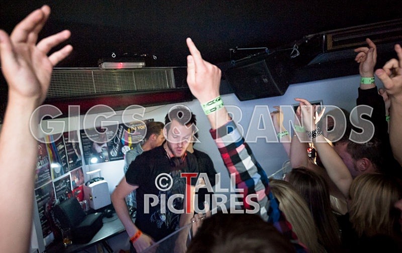 Calvin Harris-4 - CALVIN HARRIS