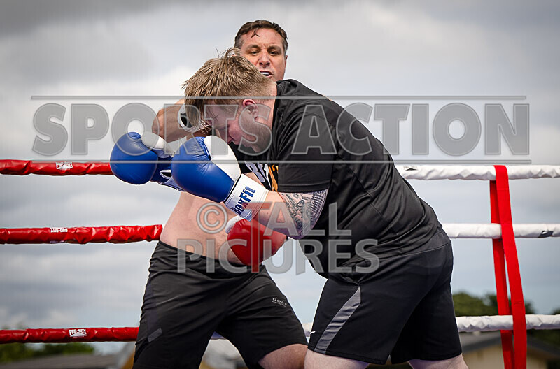 BOUT 4- Rollo 9 and a Half Digits v Tony Foxey Fox-22 - BOUT 4- Rollo '9 and a Half Digits' v Tony 'Foxey' Fox