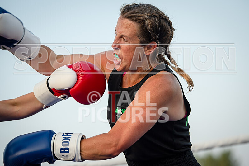 BOUT 13 - Jo -the Hammer- Wheatley v Fran -the Force- Field-21 - BOUT 13 - Jo 'the Hammer' Wheatley v Fran 'the Force' Field