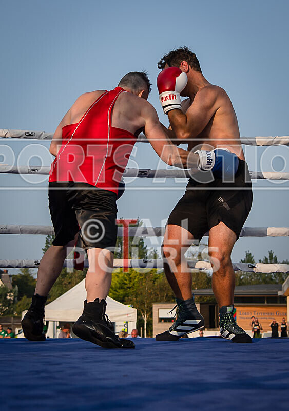 BOUT 11 - Rolo -9 and a Half Digits De Saumarez v Darren -the Executio - BOUT 11 - Rollo '9 and a Half Digits' De Saumarez v Darren 'the Executioner' Etasse
