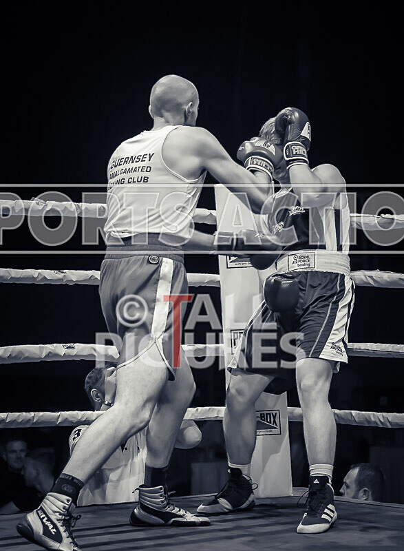 BOUT 9- Cameron Hards v Alex Sanderson-27 - BOUT 9: Cameron Hards v Alex Sanderson