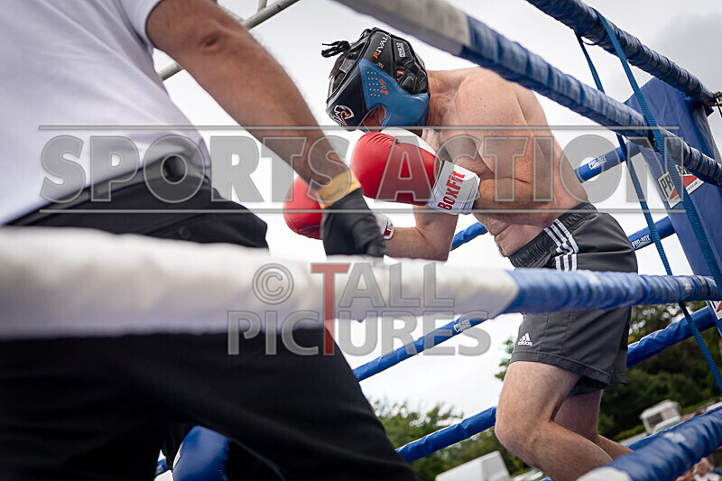 BOUT 11- Roland the Doc Archer v Chris the Trigger ONeil-17 - BOUT 11- Roland 'the Doc' Archer v Chris 'the Trigger' O'Neil