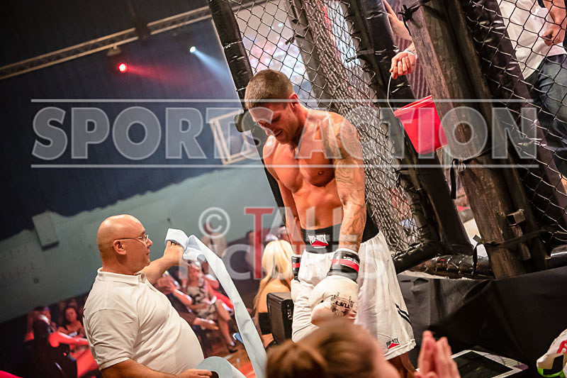 BOUT-4- Callum Le Moignan v Shane Taylor-23 - BOUT-4- Callum Le Moignan v Shane Taylor