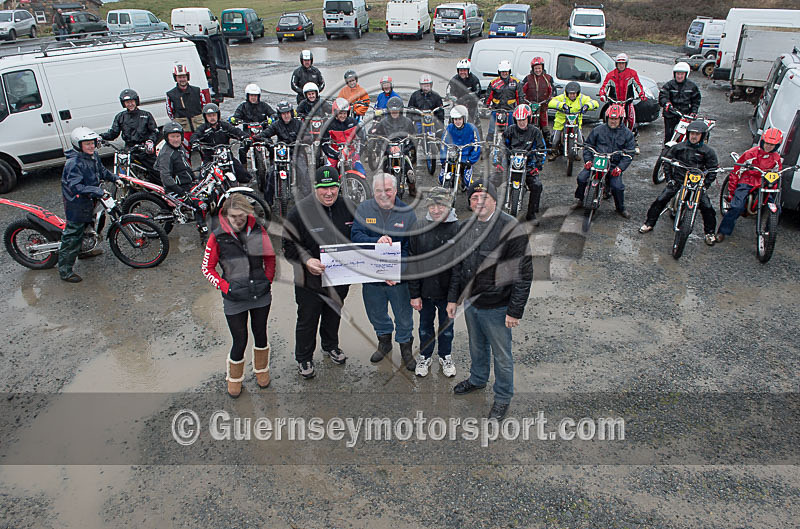 GMCCC_RNLI Cheque-2 - PODIUMS PRESENTATIONS EVENTS - 2015