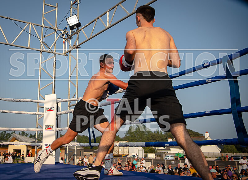 BOUT 10 - Myles -Dangerous- Duquemin v Jordan -the Rookie- Redwood-31 - BOUT 10 - Myles 'Dangerous' Duquemin v Jordan 'the Rookie' Redwood