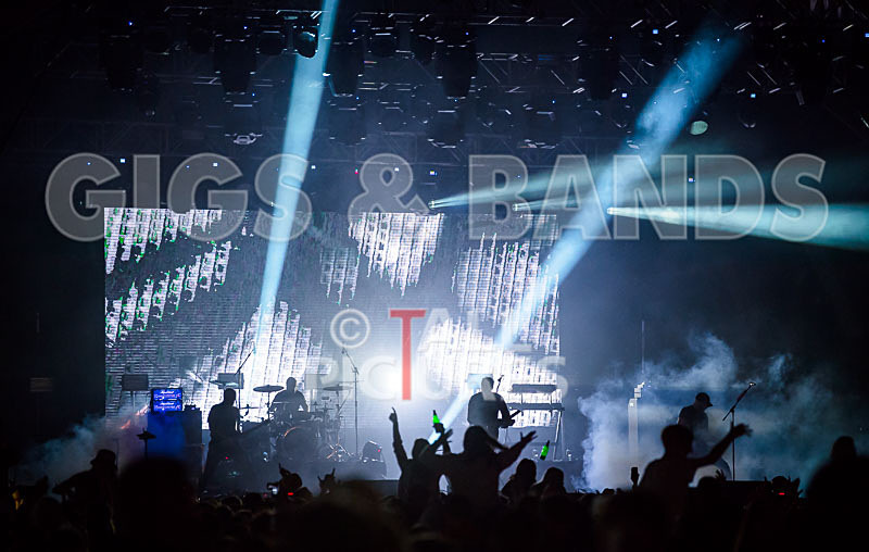 Pendulum Live-28 - PENDULUM LIVE