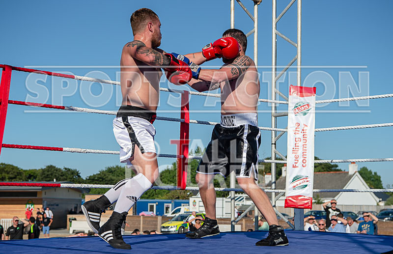 BOUT-3- Simon The Machine March v Rob The Brutal Brehaut-26 - BOUT-3 Simon 'The Machine' March v Rob 'The Brutal' Brehaut