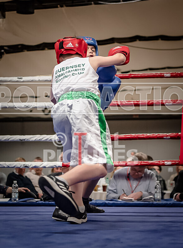 BOUT 1 - Liam Duff v Oliver McKenzie-18 - BOUT 1 - Liam Duff v Oliver McKenzie