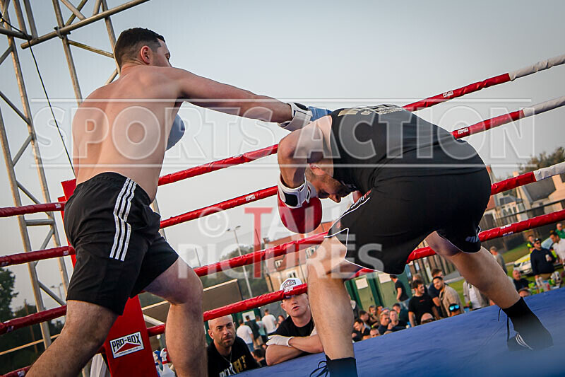 BOUT 15 - Alec -the Bomber- Bailey v Owen Poynder-21 - BOUT 15 - Alec 'the Bomber' Bailey v Owen Poynder