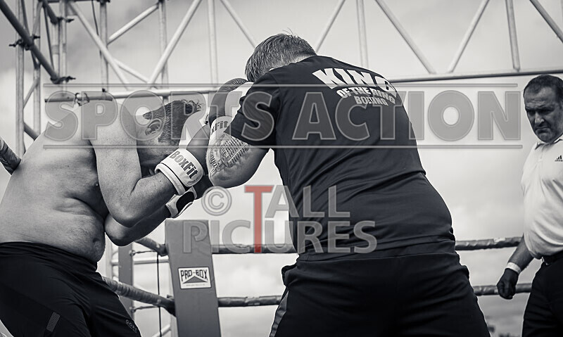 BOUT 4- Rollo 9 and a Half Digits v Tony Foxey Fox-44 - BOUT 4- Rollo '9 and a Half Digits' v Tony 'Foxey' Fox
