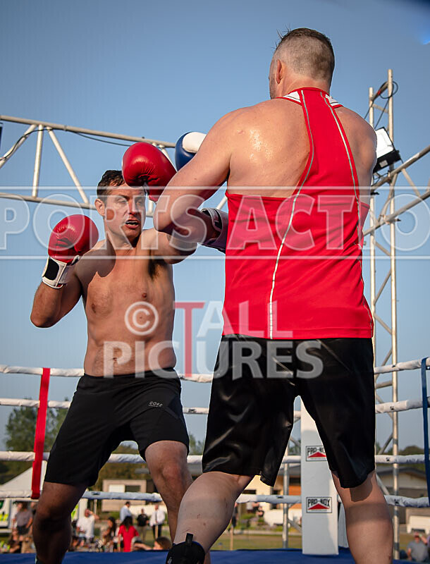 BOUT 11 - Rolo -9 and a Half Digits De Saumarez v Darren -the Executio - BOUT 11 - Rollo '9 and a Half Digits' De Saumarez v Darren 'the Executioner' Etasse