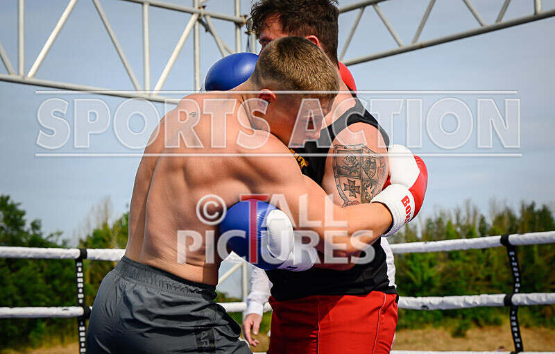 BOUT 4 - Sam Kamikazae Kissack v Charlie White-25 - BOUT 4 - Sam 'Kamikazae' Kissack v Charlie White