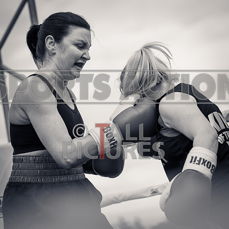 BOUT 9- Lauren Thunder Damage Hallett v Dee the Machine Marsden-29 - BOUT 9- Lauren 'Thunder Damage' Hallett v Dee 'the Machine' Marsden