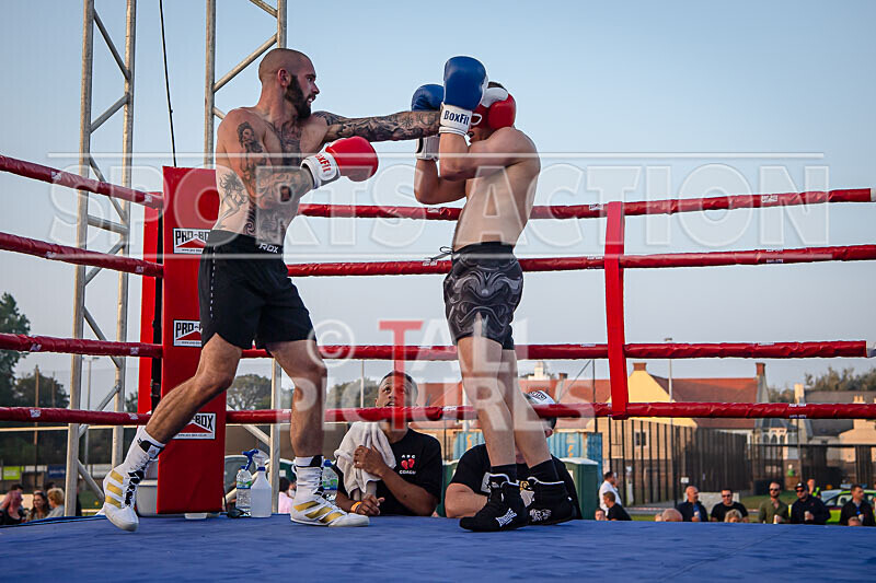 BOUT 14 - Koen -Kraken- Le Prevost v Lewis Bourgaize-17 - BOUT 14 - Koen 'Kraken' Le Prevost v Lewis Bourgaize