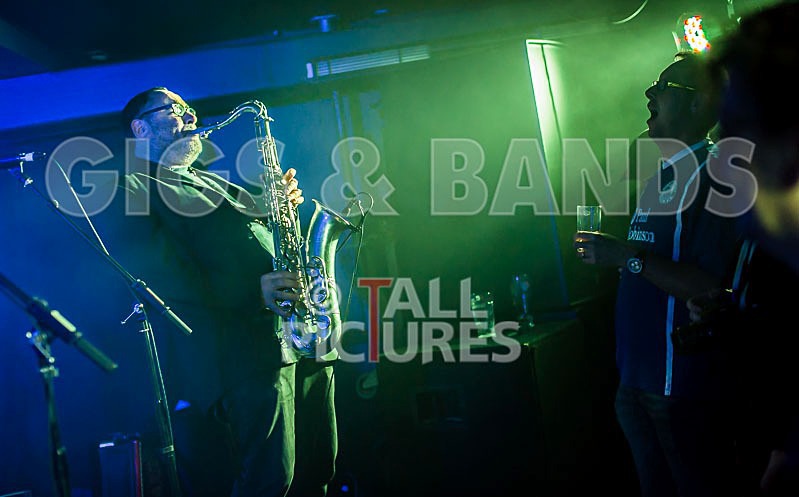 Norman Watt-Roy Band-45 - THE NORMAN WATT-ROY BAND with WILKO JOHNSON