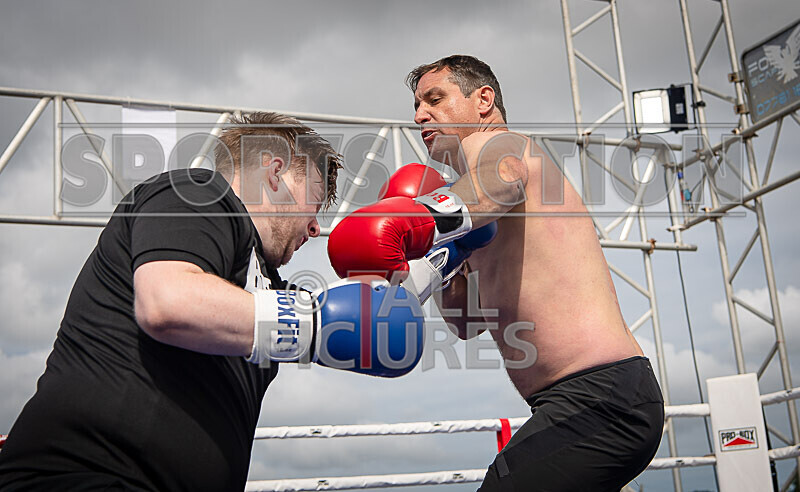 BOUT 4- Rollo 9 and a Half Digits v Tony Foxey Fox-5 - BOUT 4- Rollo '9 and a Half Digits' v Tony 'Foxey' Fox