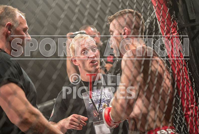 Josh Ozanne v Andrew Reid-57 - BOUT 15