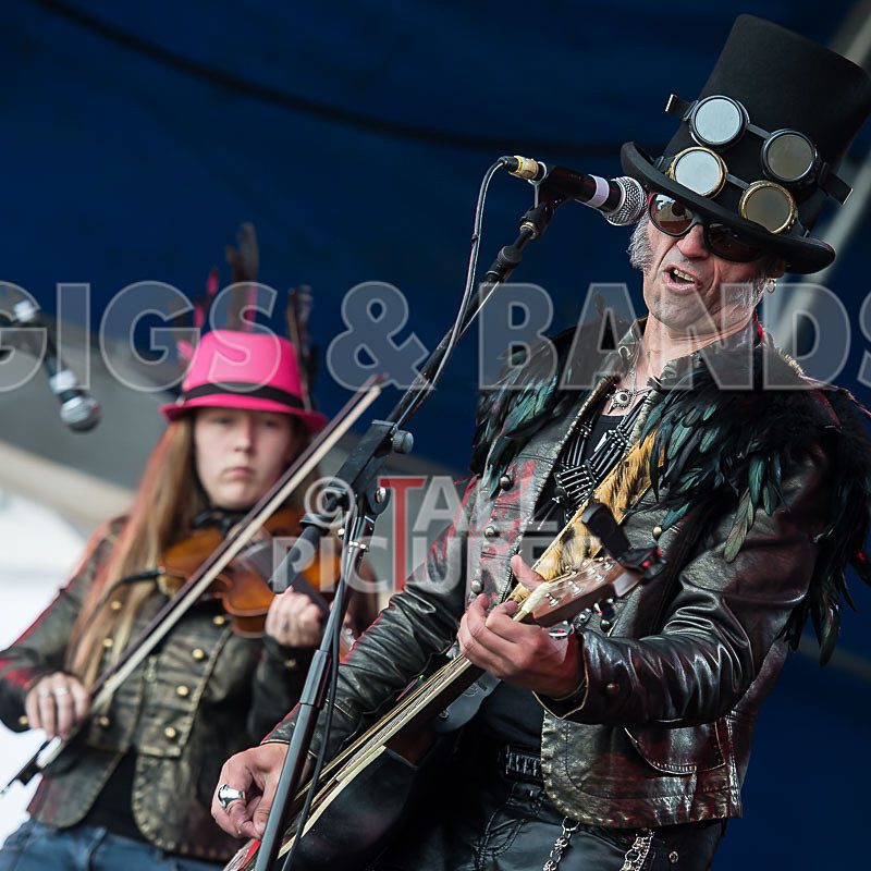 The Crowman-24 - THE CROWMAN & FIDDLING PIXIE