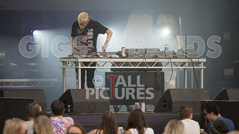 Snakehips-6 - SNAKEHIPS