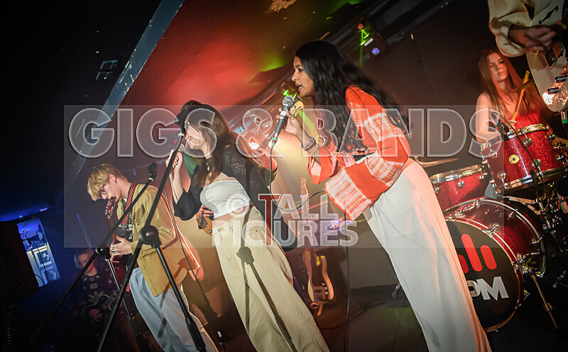 Bonnie and the Others-31 - BONNIE AND THE OTHERS