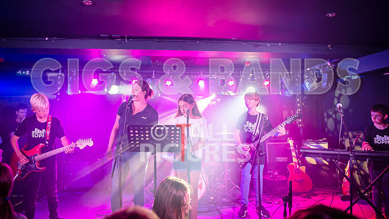 The Goo Fighters-9 - THE GOO FIGHTERS