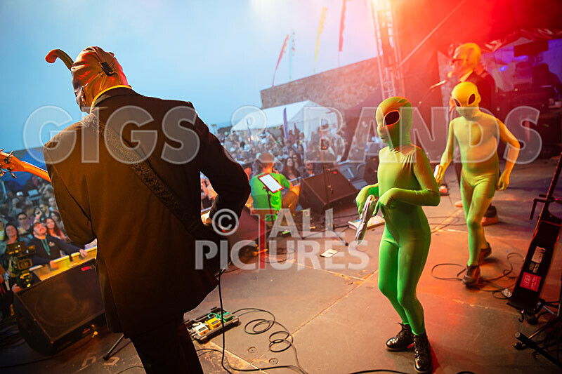 The Bensons-24 - THE BENSONS