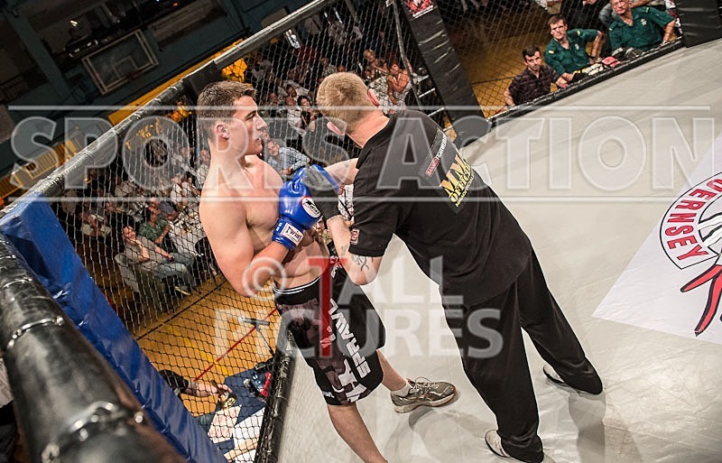 Cage Fighting_2012_Bout 4-40 - BOUT-4