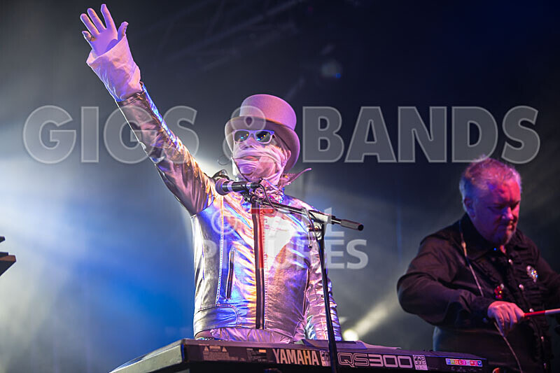 Fade2Grey-421 - FADE2GREY