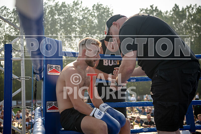 BOUT 3 - Josh -All the Way- Gray v Ed -No Fear- Sebire-17 - BOUT 3 - Josh 'All the Way' Gray v Ed 'No Fear' Sebire