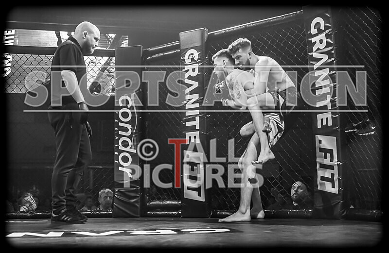 BOUT- 11 - James Jeune v Matt Iwon-36 - BOUT 11 - James Jeune v Matt Iwon