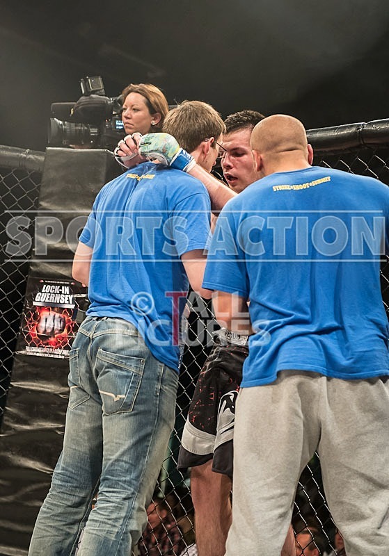 Cage Fighting_2012_Bout 11-44 - BOUT-11