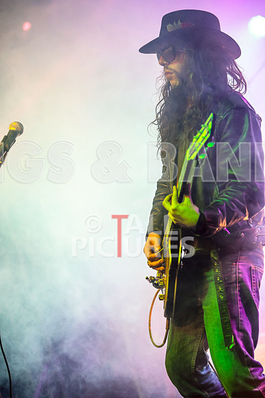 Johnny Cage and the Voodoo Groove-10 - JOHNNY CAGE AND THE VOODOO GROOVE