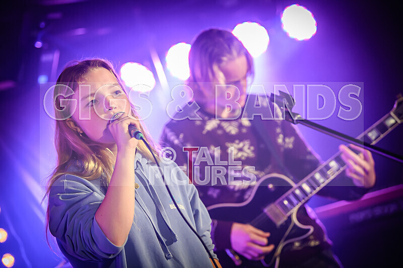 Motionless-18 - MOTIONLESS