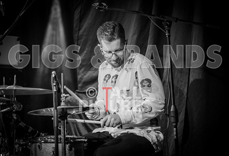 The Robert J Hunter Band-284 - THE ROBERT J HUNTER BAND