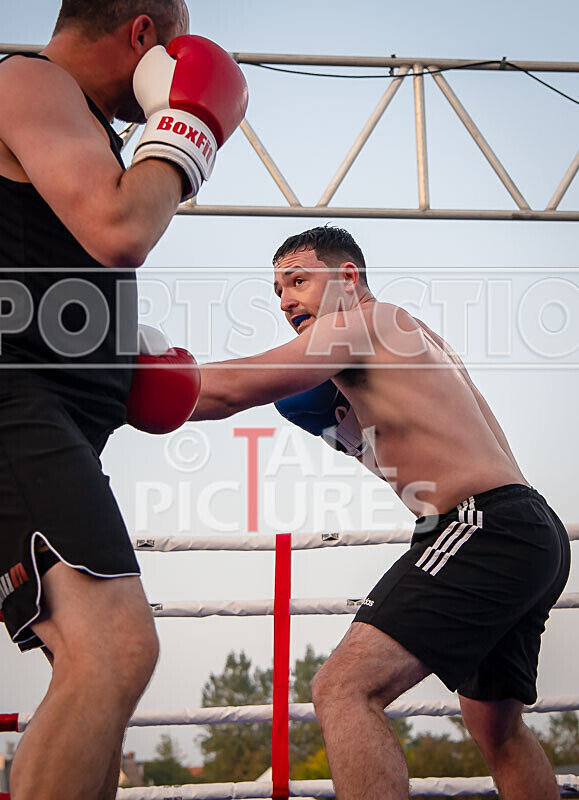 BOUT 15 - Alec -the Bomber- Bailey v Owen Poynder-25 - BOUT 15 - Alec 'the Bomber' Bailey v Owen Poynder