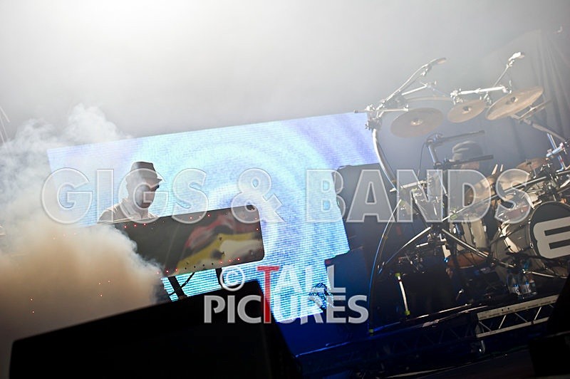 Chase  Status-8 - CHASE & STATUS